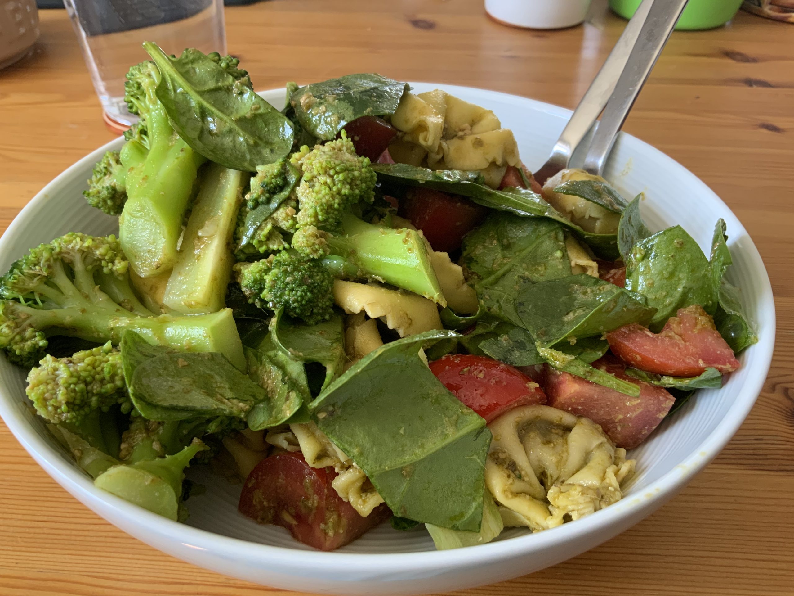 Tortellini salad with pesto