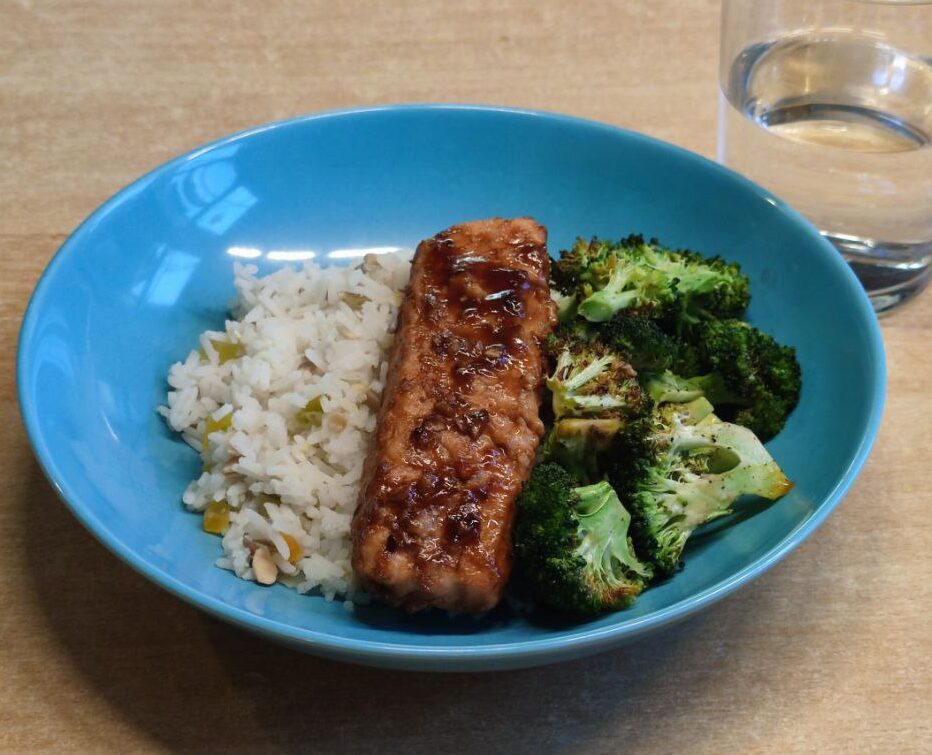 Salmon terriyaki with roasted broccoli